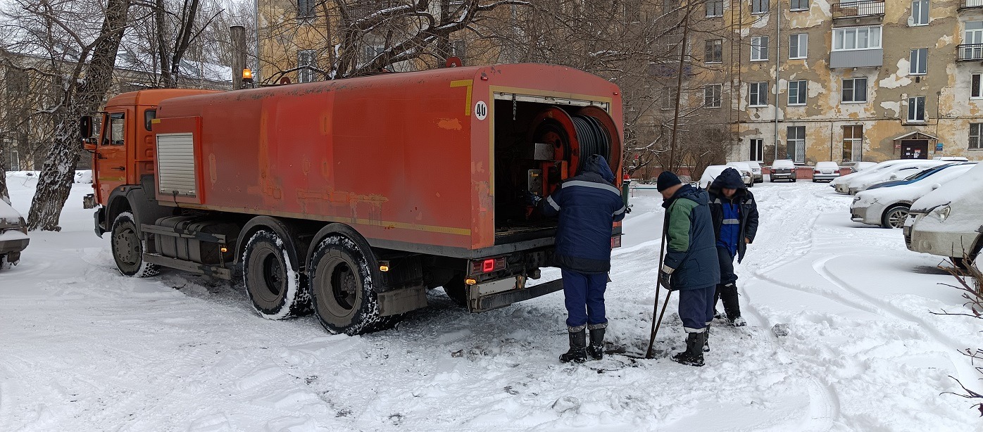 Прочистка канализации от засоров гидропромывочной машиной и специальным оборудованием в Новоузенске