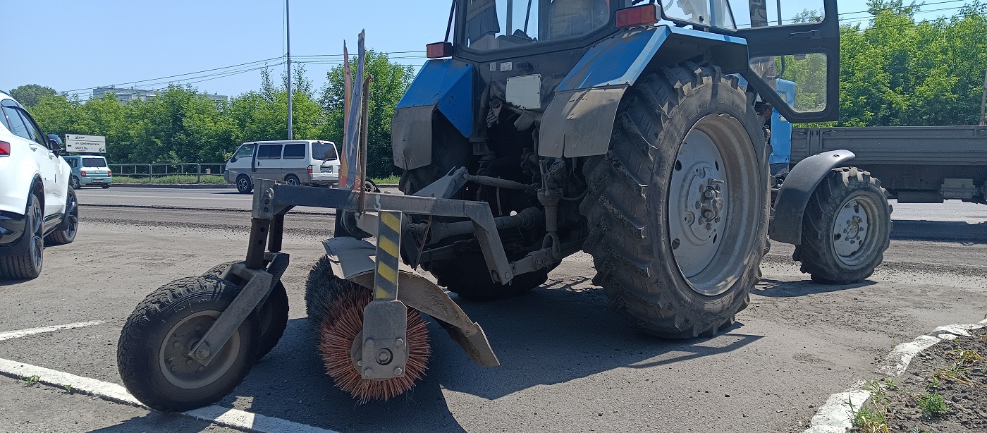 Услуги трактора с щеткой МТЗ в Аркадаке