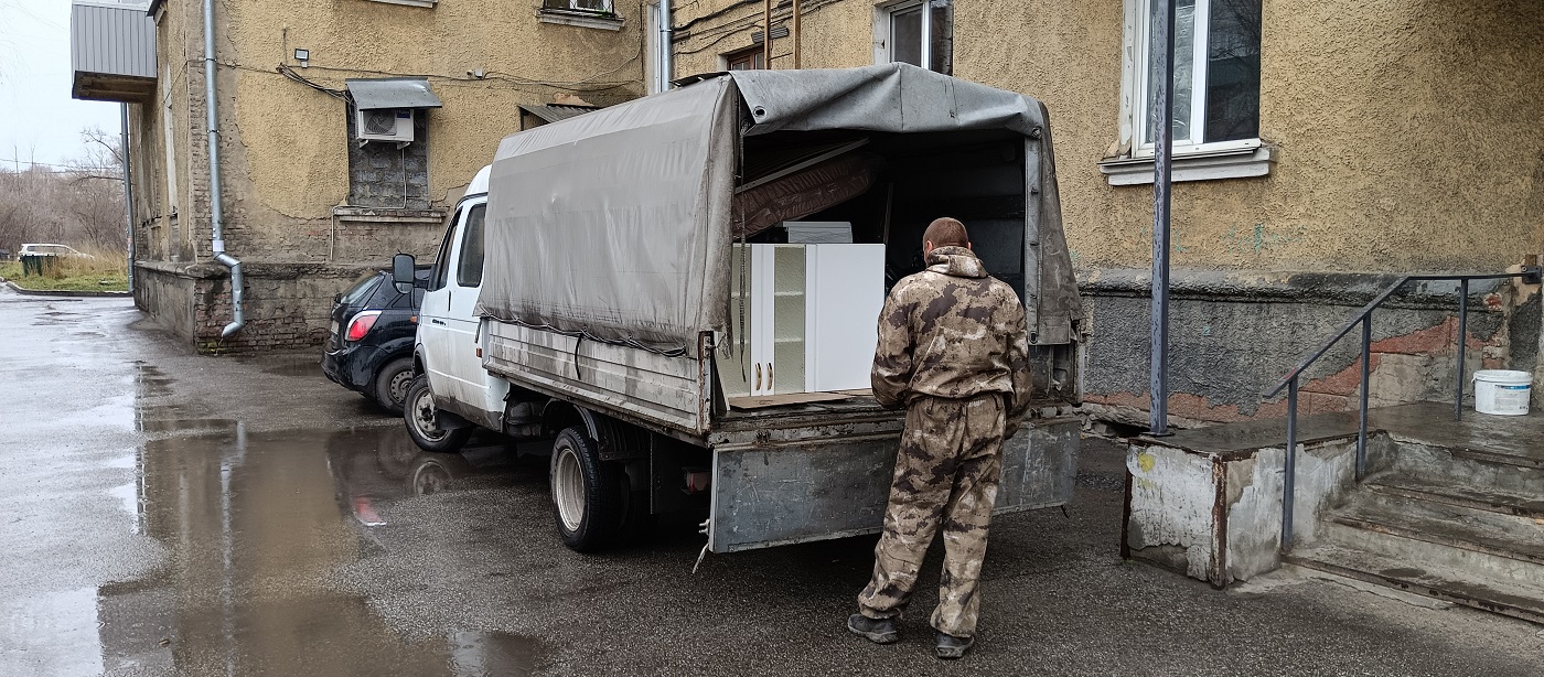 Квартирные перевозки. Погрузка мебели в Газель в Саратовской области